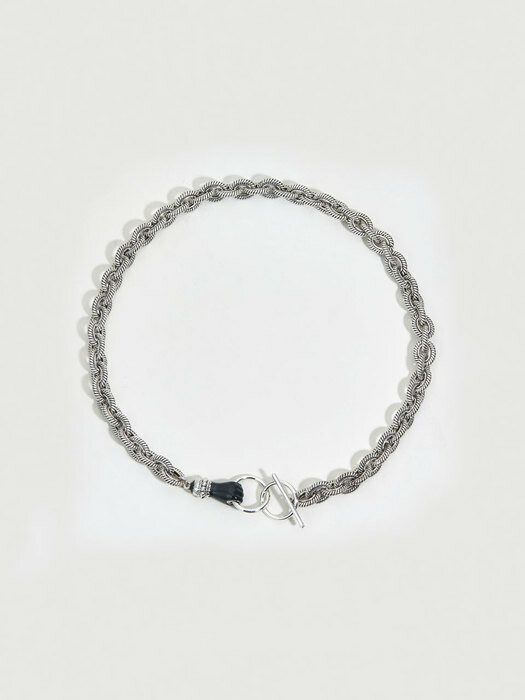 Grab Your Eye Hand Clasp Necklace (charcoal)