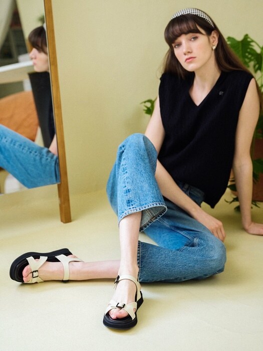 [리퍼브][단독]IS_221327 Black Buckle Platform Sandal