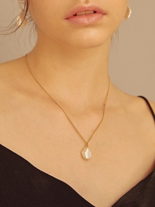 Bold Natural Pearl ``````````````````drop`````````````````` Necklace