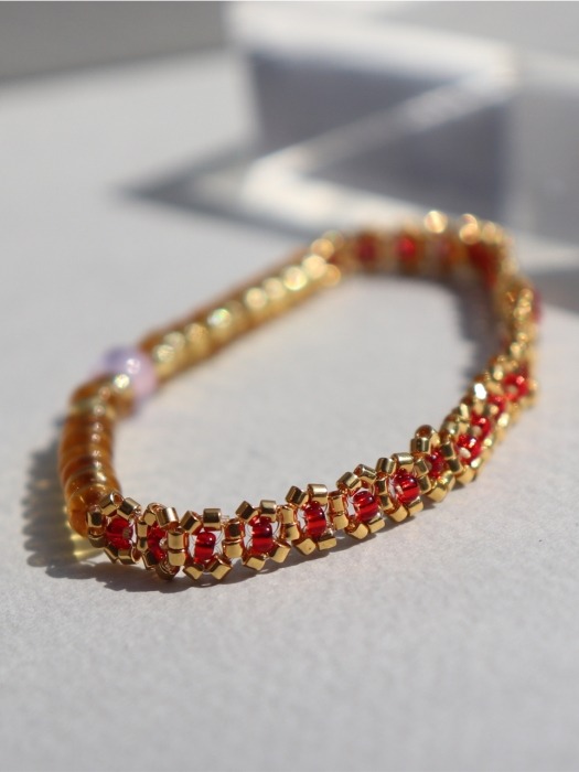 Gold Daisy Red beads Bracelet 골드 데이지 비즈팔찌