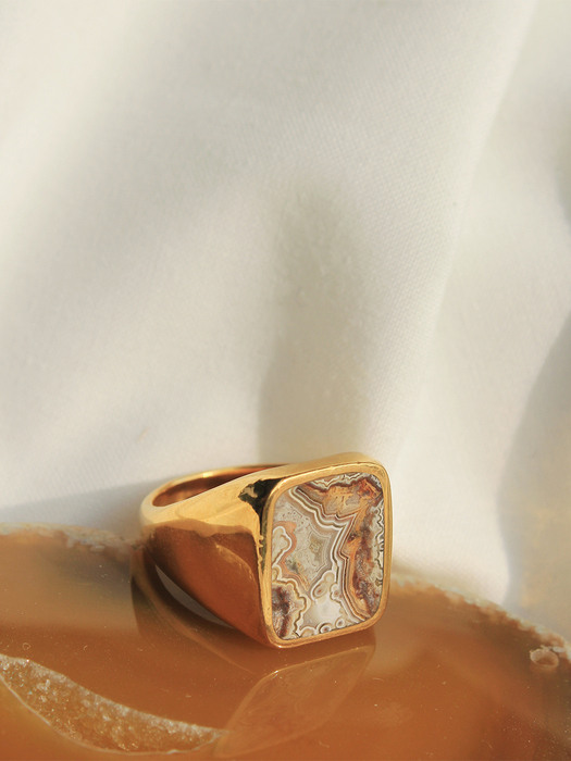 Lace agate ring