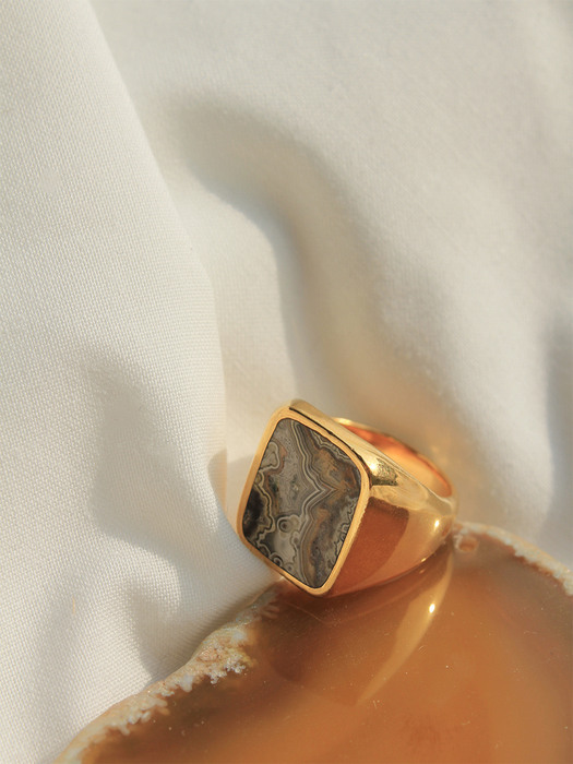 Lace agate ring
