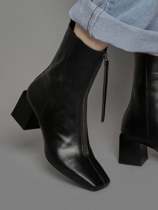 1016 Snowbell Square Ankle Boots