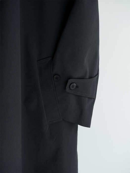 BUTTONLESS FLAP TRENCH COAT_BLACK
