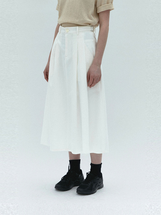 double tuck pocket flare skirt (white)
