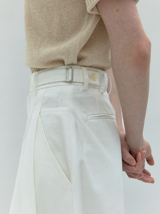 double tuck pocket flare skirt (white)