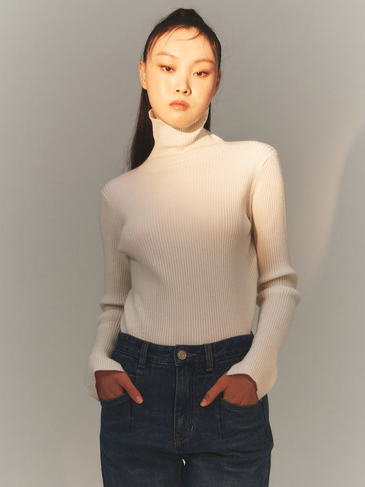 Essential Turtleneck Pullover  Ivory (KE3X51M010)