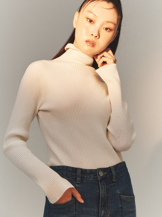 Essential Turtleneck Pullover  Ivory (KE3X51M010)