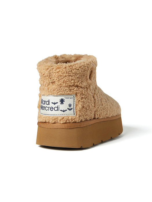 BOUCLE UGG BOOTS_CHESTNUT