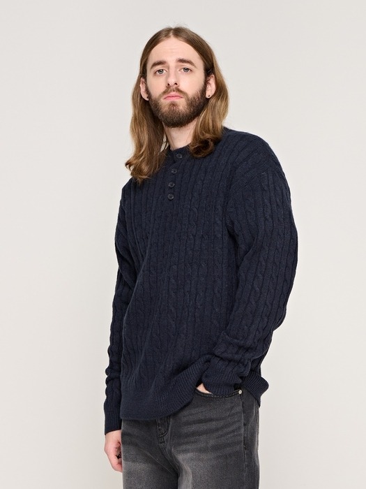 CB HENLEY NECK CABLE KNIT (NAVY)