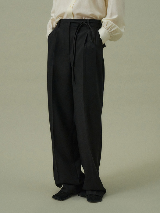 Strap Two-tuck Pants[LMBDAUPT502]-Black