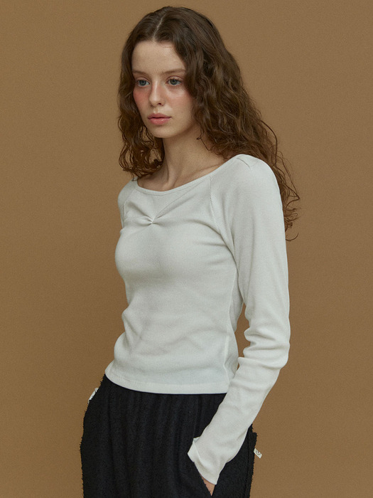 OFF SHOULDER SHIRRING T-SHIRT [IVORY]