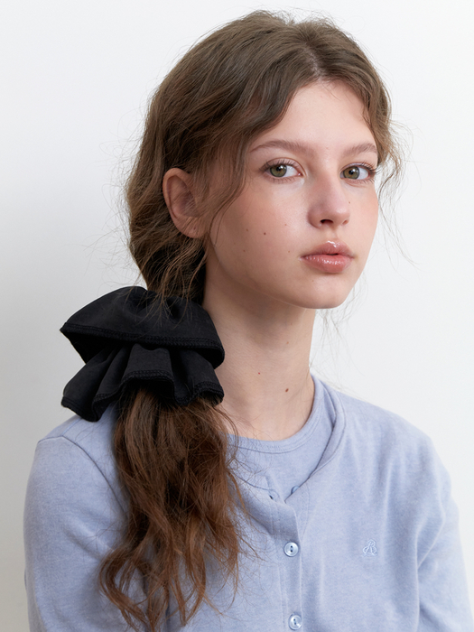 overlock ruffle suede scrunch - black