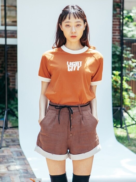 ROLL-UP LINEN HALF PANTS [BROWN]