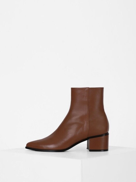 POINTED LINE ANKLE BOOTS - BROWN