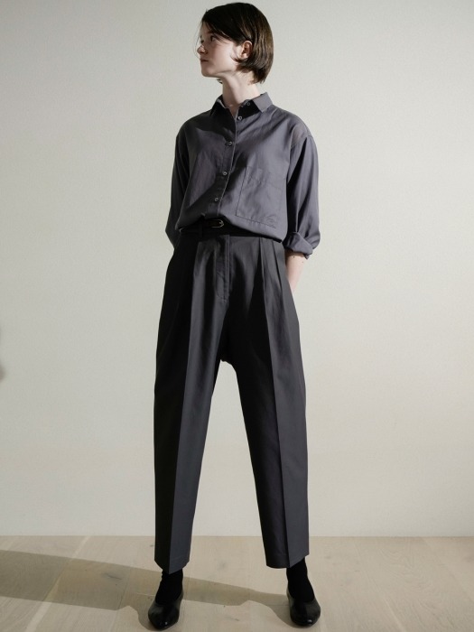 Twill cotton tuck pants (Deep grey)