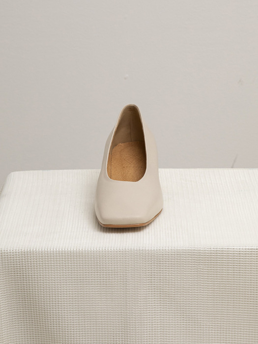 BKP20202 RUMI PUMPS IVORY