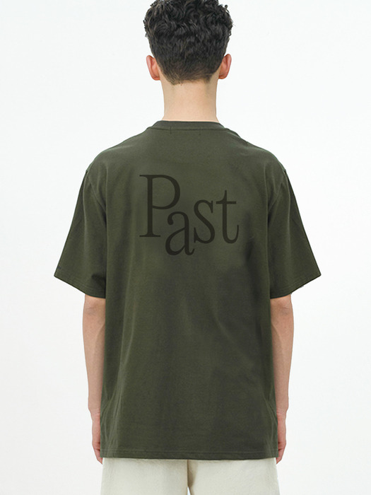 SIGNATURE EMBROIDERY POCKET TEE - KHAKI