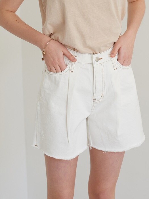 DS20#3337 white_denim PINTUCK SHORTS