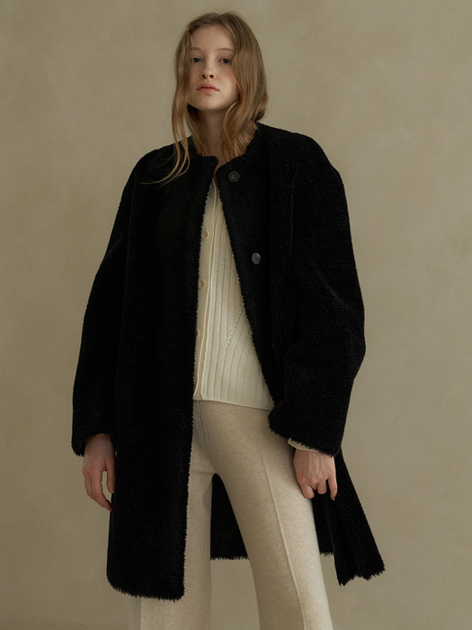 wool round reversible shearing coat (black)