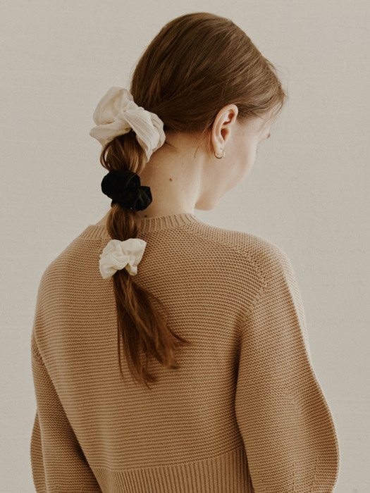 PLEATS SCRUNCHIE