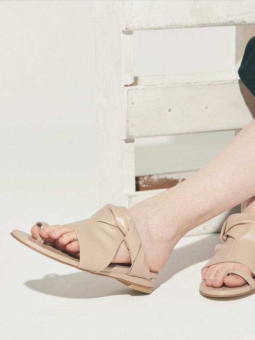 the twisted sandal _ pale beige