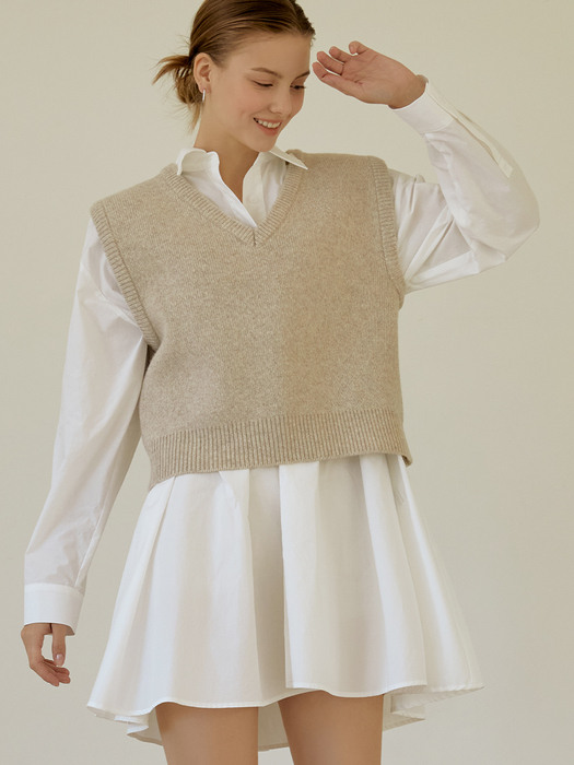 simple wool knit vest beige