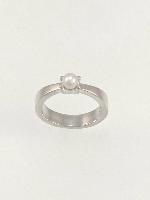 Point Pearl Ring