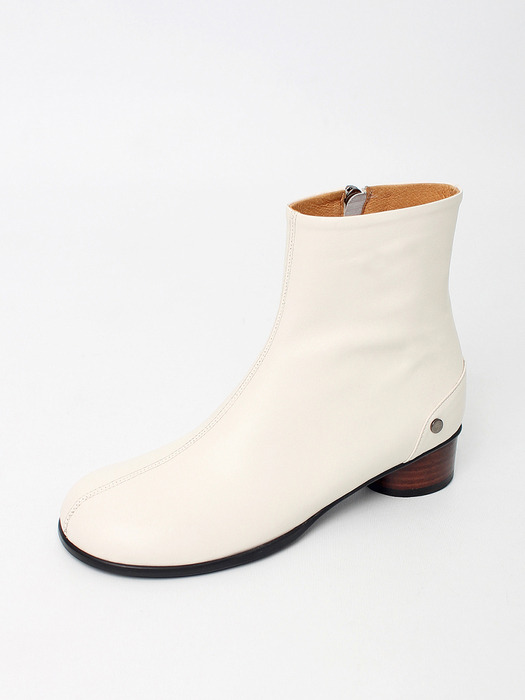 Eloel ornament low heel boots_ivory