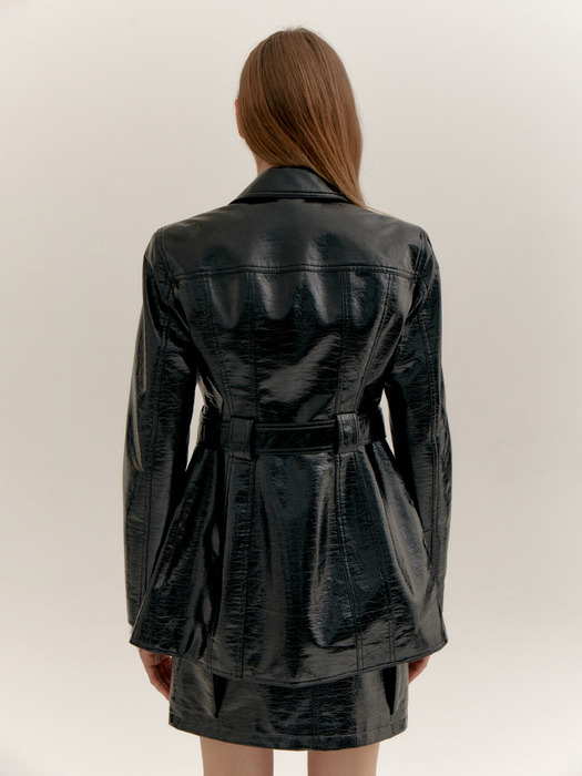 GLOSSY FAUX LEATHER BELTED JACKET (BLACK)