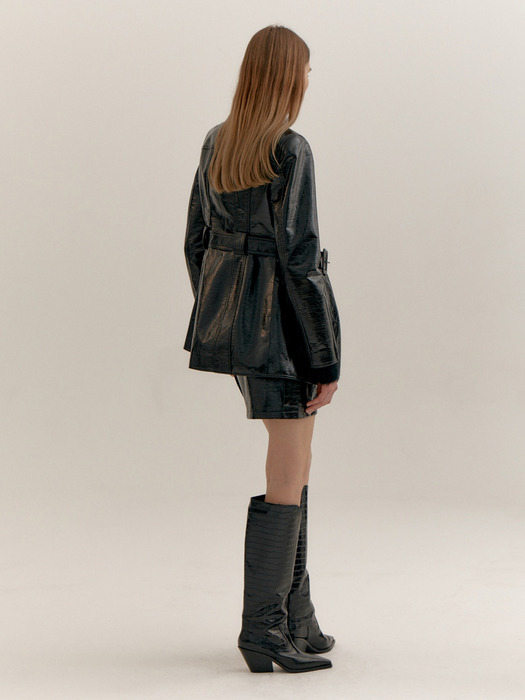GLOSSY FAUX LEATHER BELTED JACKET (BLACK)