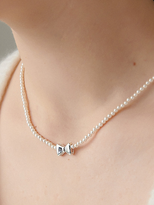 Petite Ribbon Pearl Silver Necklace In497 [Silver]