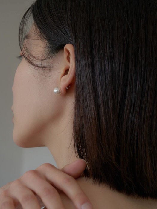 Bold Pearl Earring (10mm)