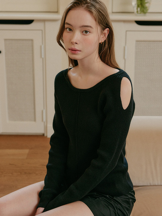 소피아 컷아웃 니트_블랙 / SOPHIA UNBALANCE CUT-OUT KNIT_BLACK