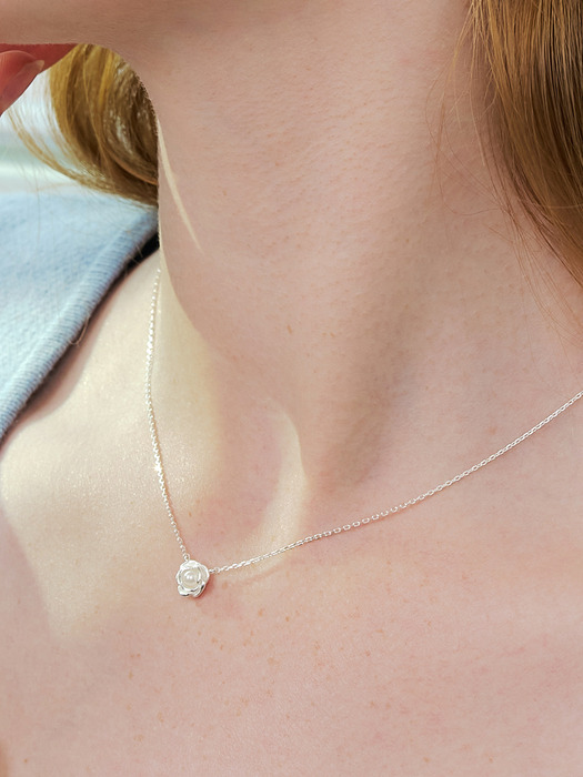 rosy pearl necklace