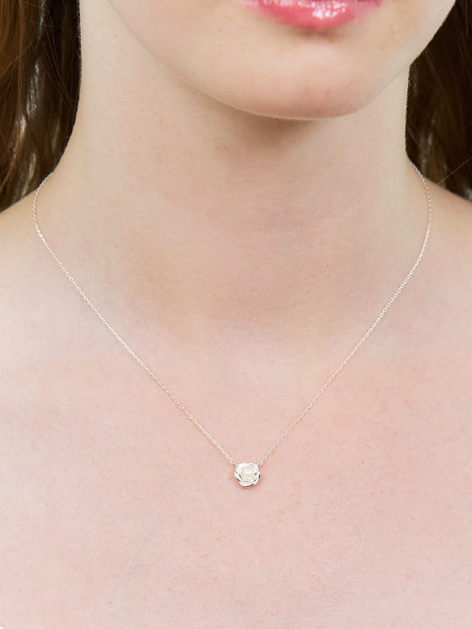 rosy pearl necklace