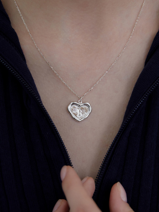 Sealing heart necklace