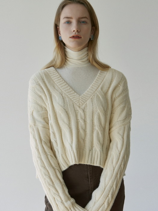 V LOOSE CABLE SWEATER_CREAM