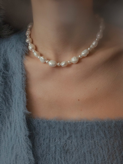 Special moment pearl and pearl necklace