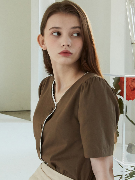 J724 v-neck laced neck blouse (brown)