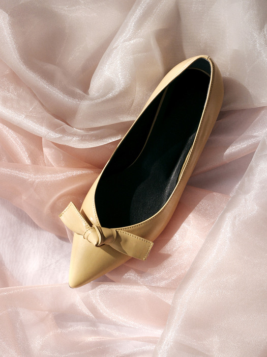 The muse v-cut flat shoes_CB0038_butter