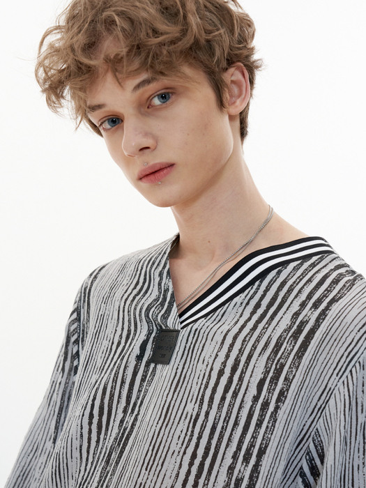 V-neck Shirt [Gray Stripe]