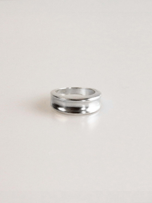 THIN CURVE RING 005
