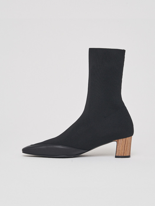 LOGO KNITTED ANKLE BOOTS IN BLACK