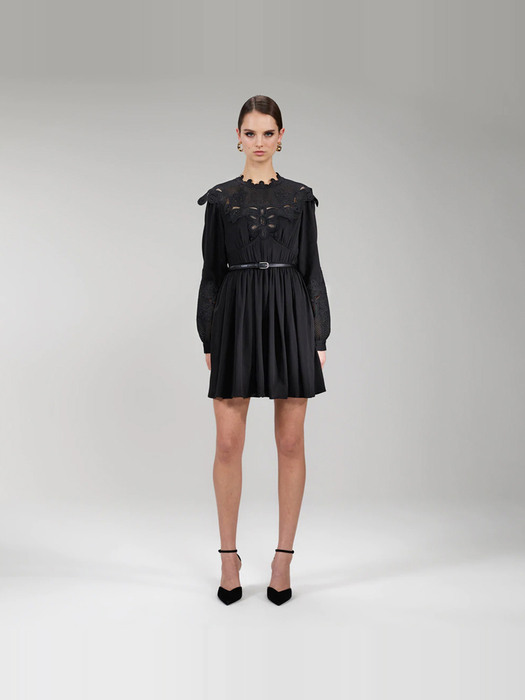 블랙 기퓌르 레이스 빕 미니 드레스 (PF22-020)
