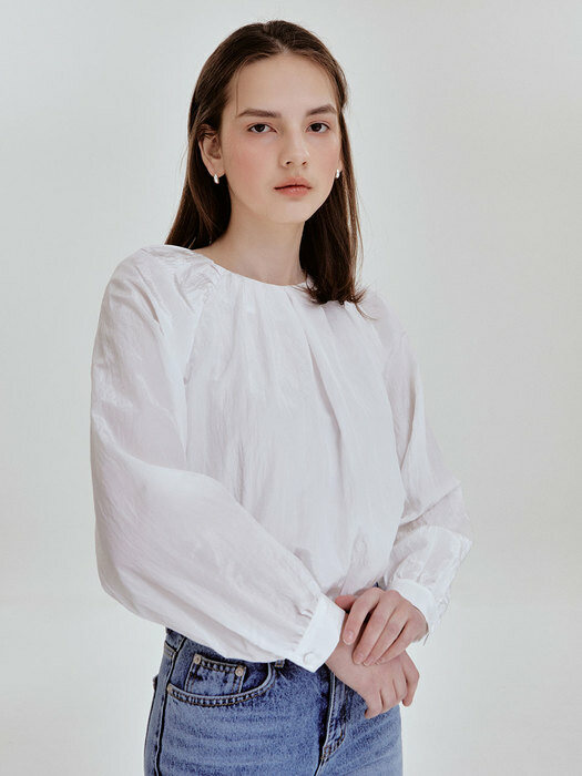 Shy pintuck blouse (white)