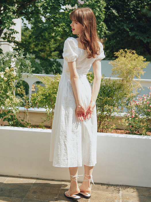 HEART NECK PLEATS DETAIL DRESS_WHITE