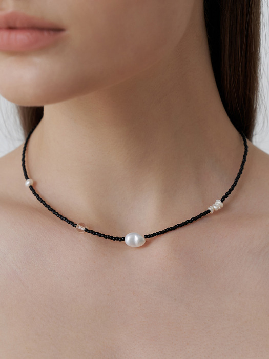 Black Beads Pearl Necklace