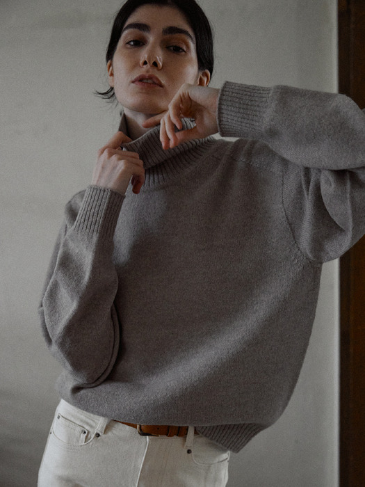 Whole Garment Alpaca Turtleneck (Sand Beige)