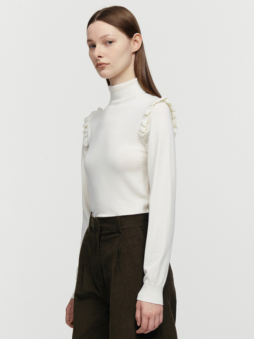 TURTLE NECK FRILL TOP (IVORY)